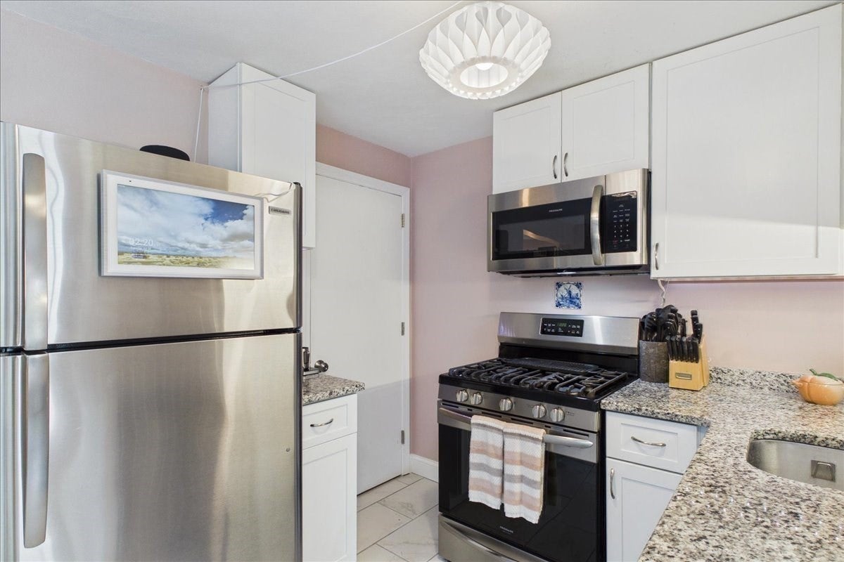 110 Hooper Rd #110, Dedham, MA Photo #9