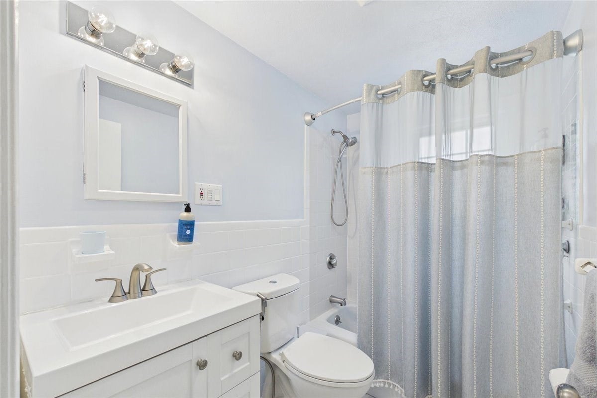 110 Hooper Rd #110, Dedham, MA Photo #24