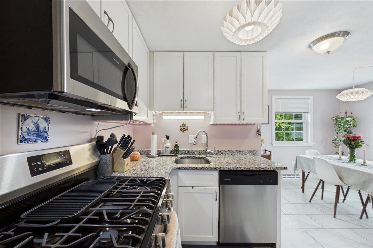 110 Hooper Rd #110, Dedham, MA Photo #8