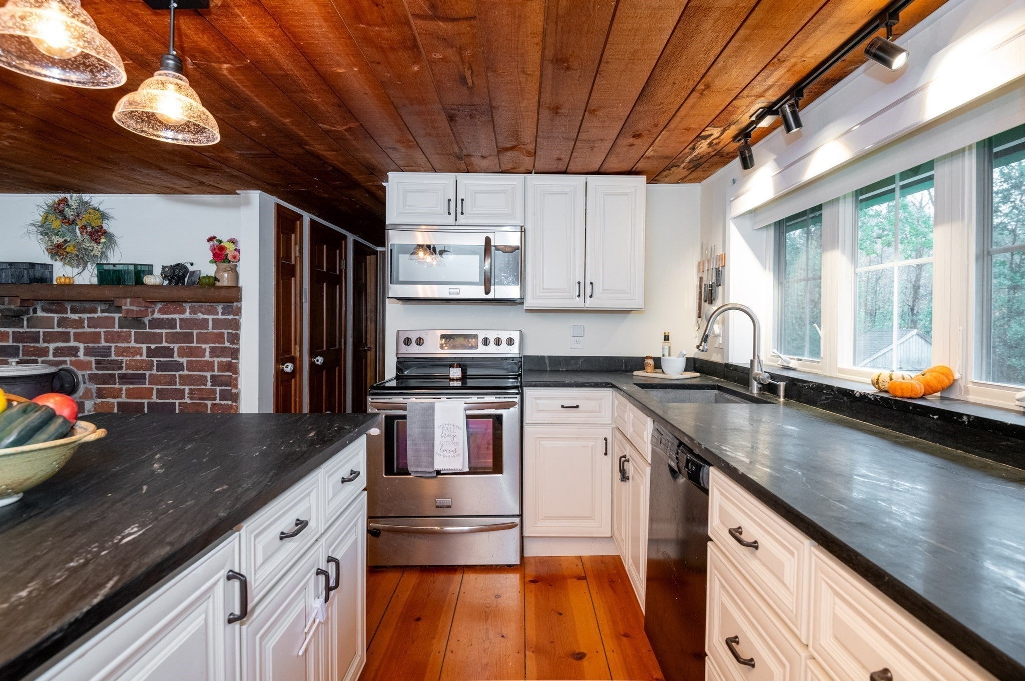 387 Middle St, West Newbury, MA Photo #13