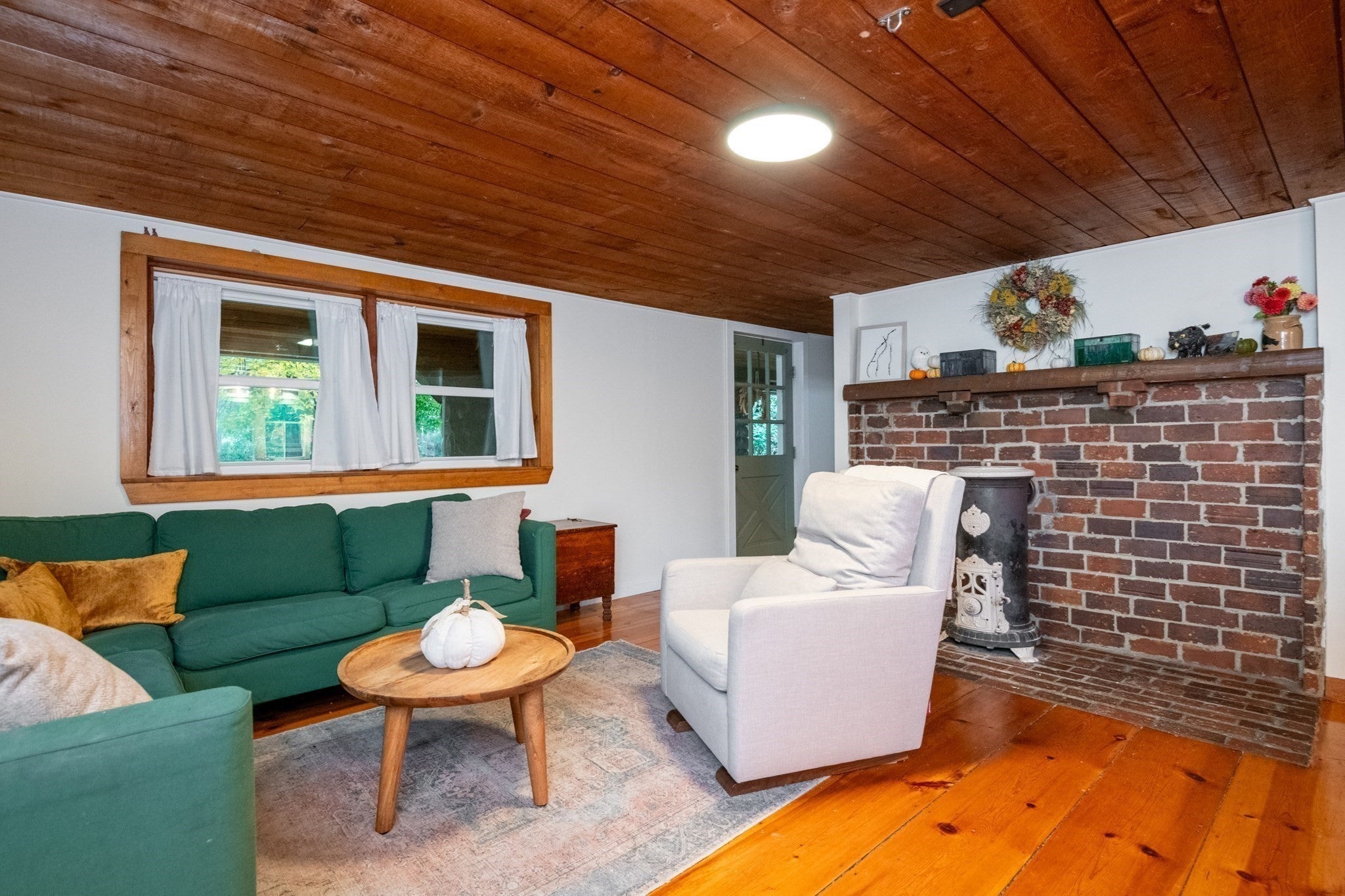 387 Middle St, West Newbury, MA Photo #8