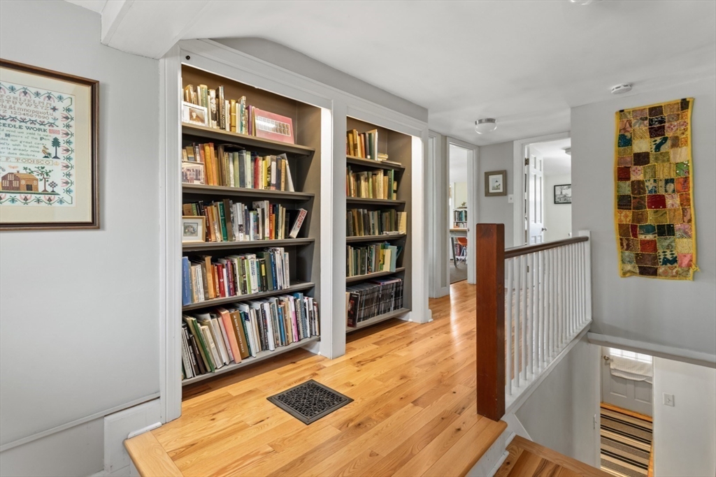 Reading, Massachusetts 01867, United States, 4 Bedrooms Bedrooms, ,3 BathroomsBathrooms,Residential,Pending,125871