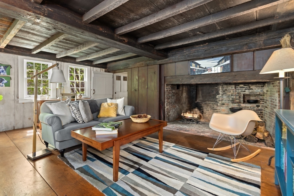 Reading, Massachusetts 01867, United States, 4 Bedrooms Bedrooms, ,3 BathroomsBathrooms,Residential,Pending,125871