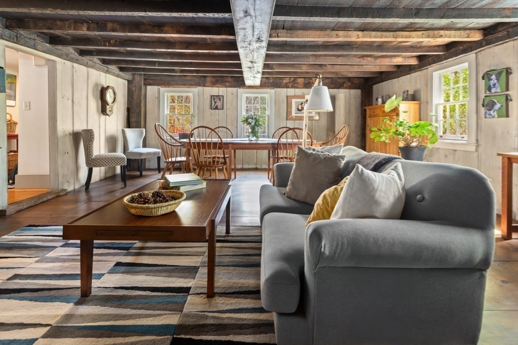 Reading, Massachusetts 01867, United States, 4 Bedrooms Bedrooms, ,3 BathroomsBathrooms,Residential,Pending,125871