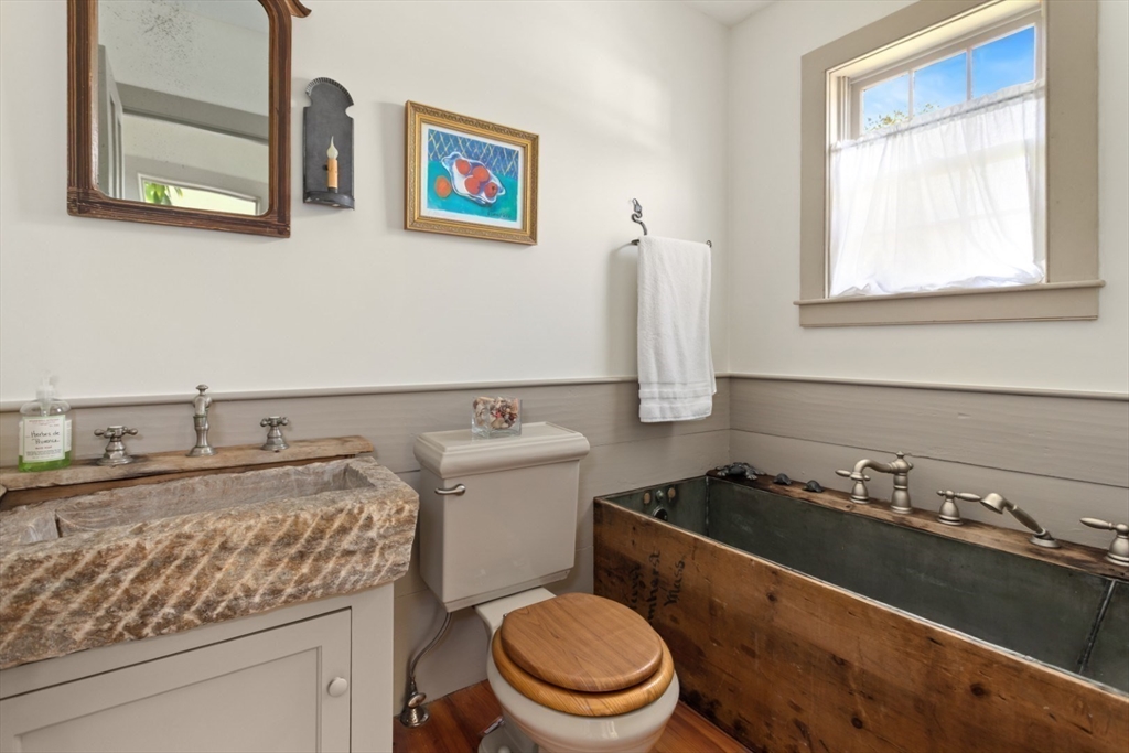 Reading, Massachusetts 01867, United States, 4 Bedrooms Bedrooms, ,3 BathroomsBathrooms,Residential,Pending,125871