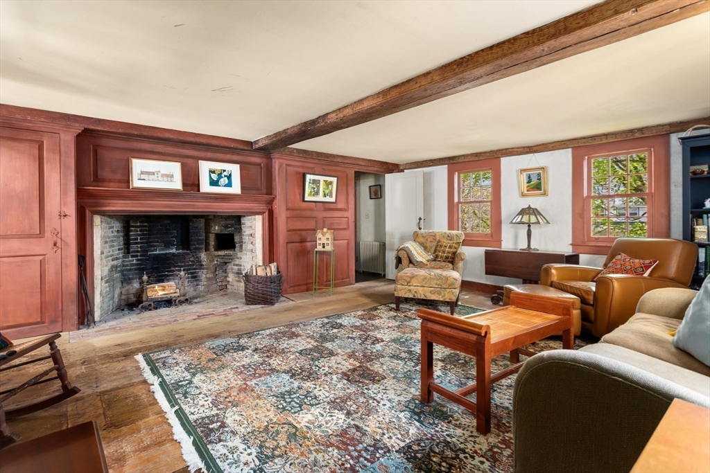 Reading, Massachusetts 01867, United States, 4 Bedrooms Bedrooms, ,3 BathroomsBathrooms,Residential,Pending,125871