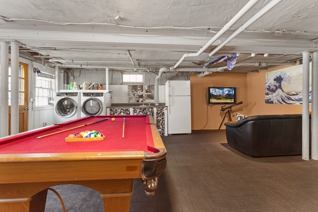 Reading, Massachusetts 01867, United States, 4 Bedrooms Bedrooms, ,3 BathroomsBathrooms,Residential,Pending,125871