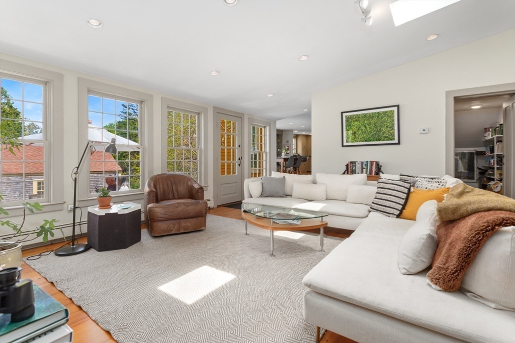 Reading, Massachusetts 01867, United States, 4 Bedrooms Bedrooms, ,3 BathroomsBathrooms,Residential,Pending,125871