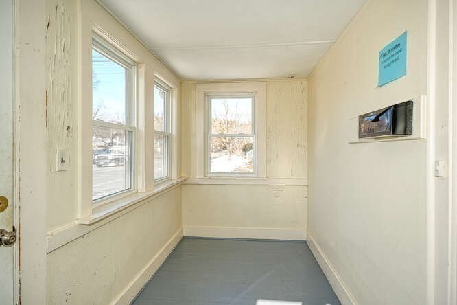 Framingham, Massachusetts 01702, United States, 2 Bedrooms Bedrooms, ,1 BathroomBathrooms,Residential,Active,79920