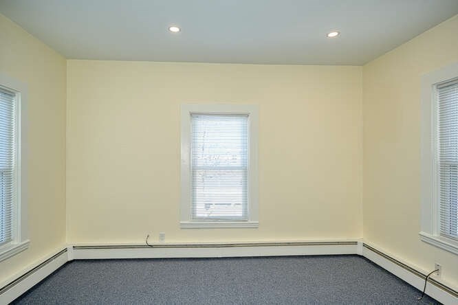Framingham, Massachusetts 01702, United States, 2 Bedrooms Bedrooms, ,1 BathroomBathrooms,Residential,Active,79920