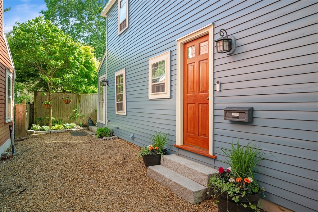 15 River St