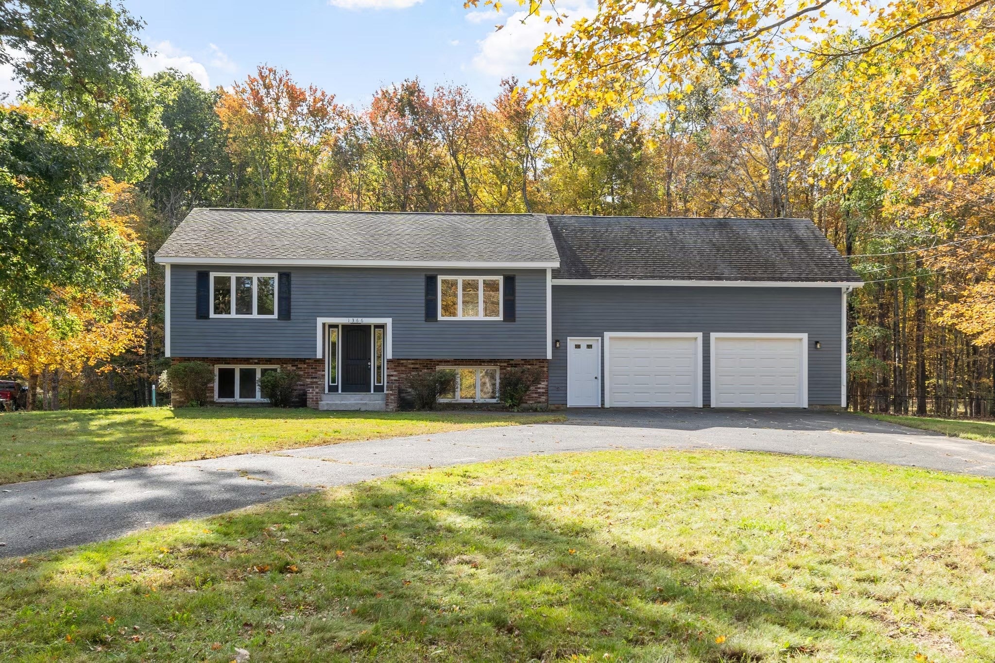 Photo of 1366 New Sherborn Rd, Athol, MA