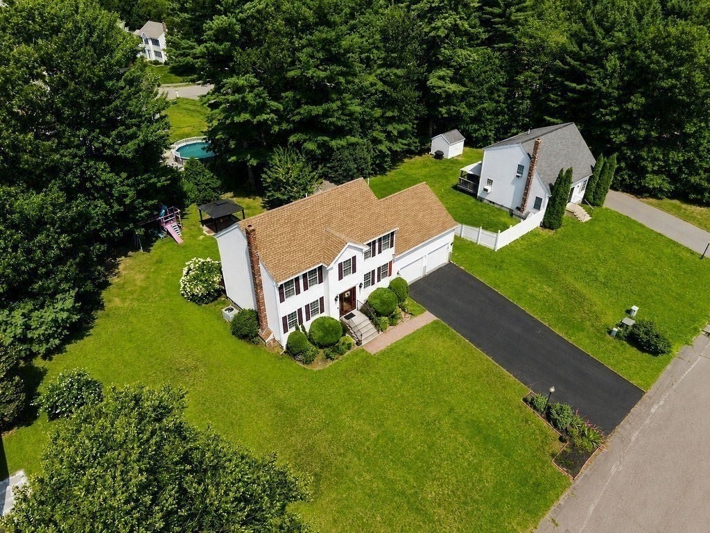 35 Meeshawn Ave