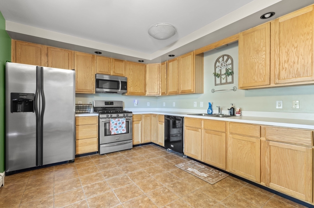 76 Case Ave 76