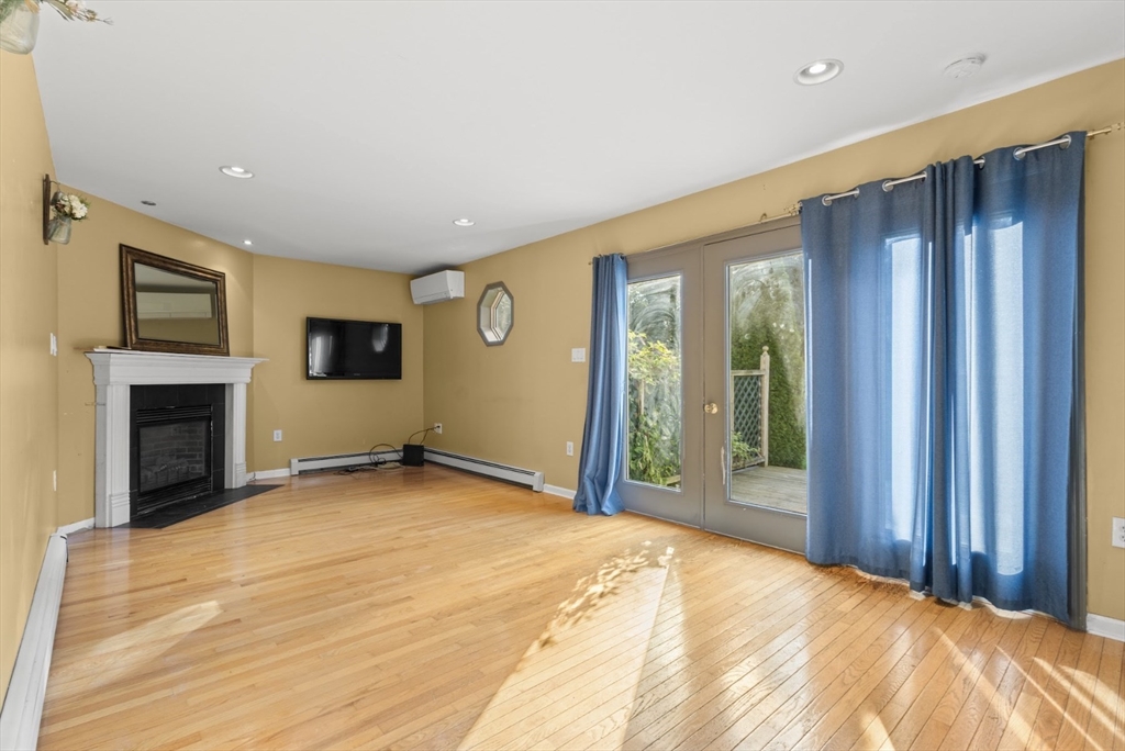 76 Case Ave 76