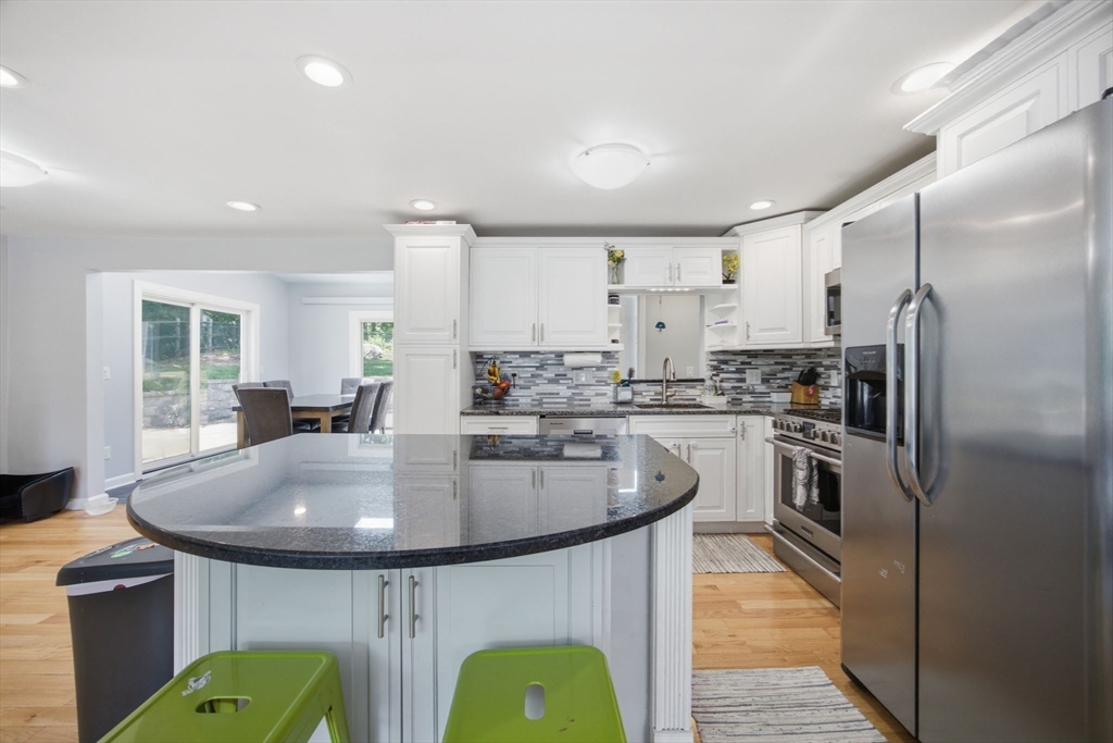 10 Kosmas St