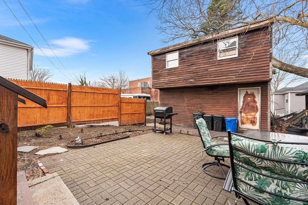 338 Cabot St