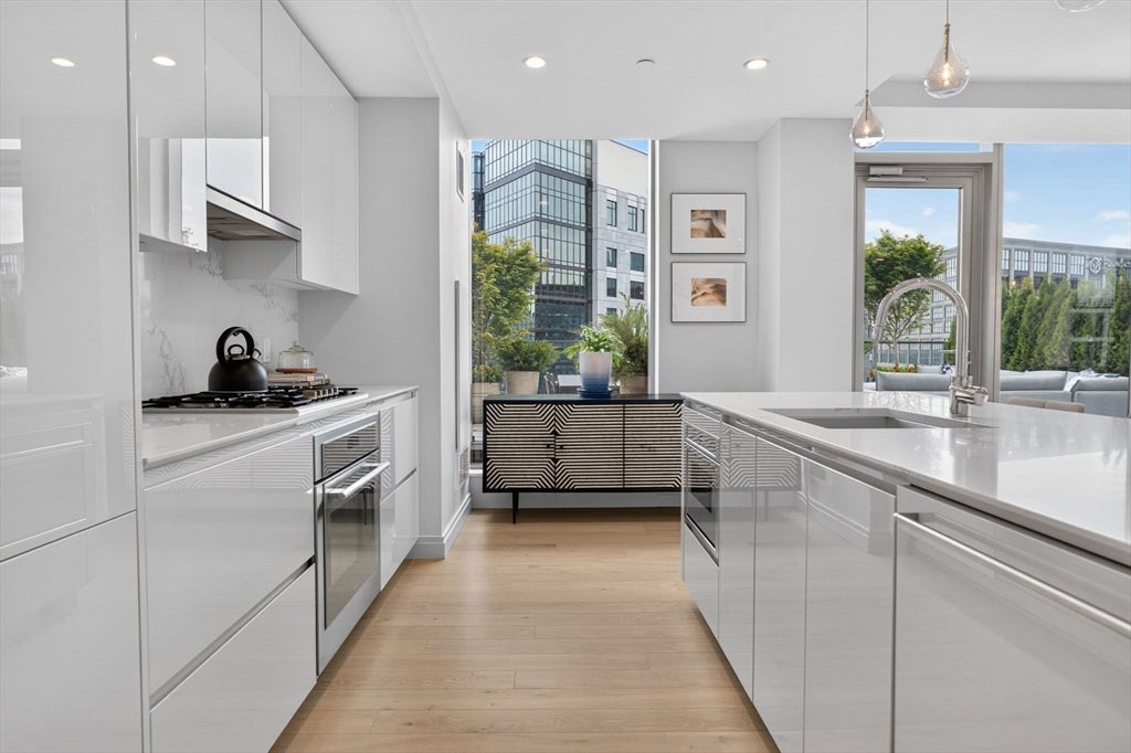 135 Seaport Blvd 2007