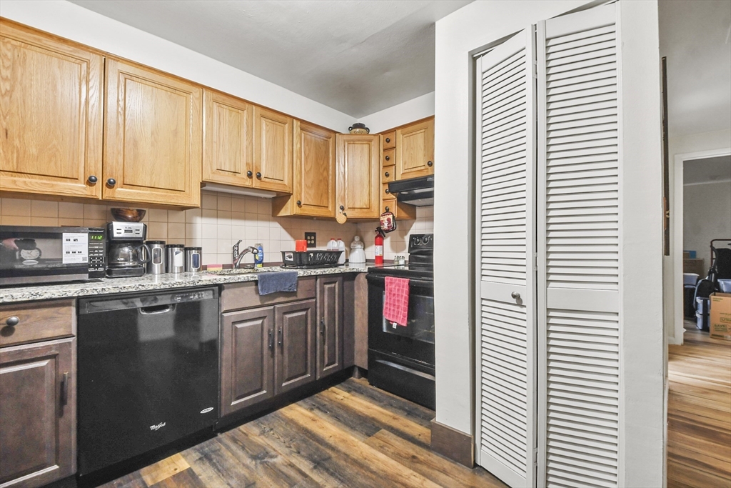 221 Oak Street 5-15