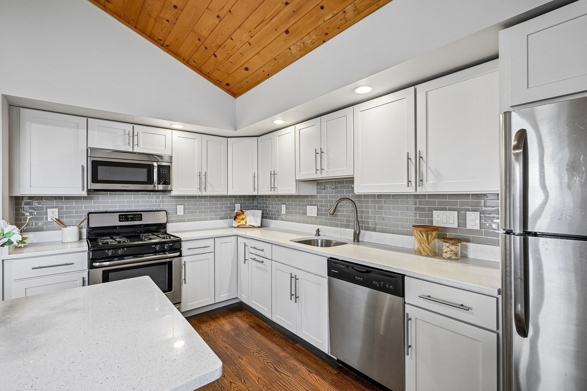 32 Farragut Ave #3, Somerville, MA Photo #16