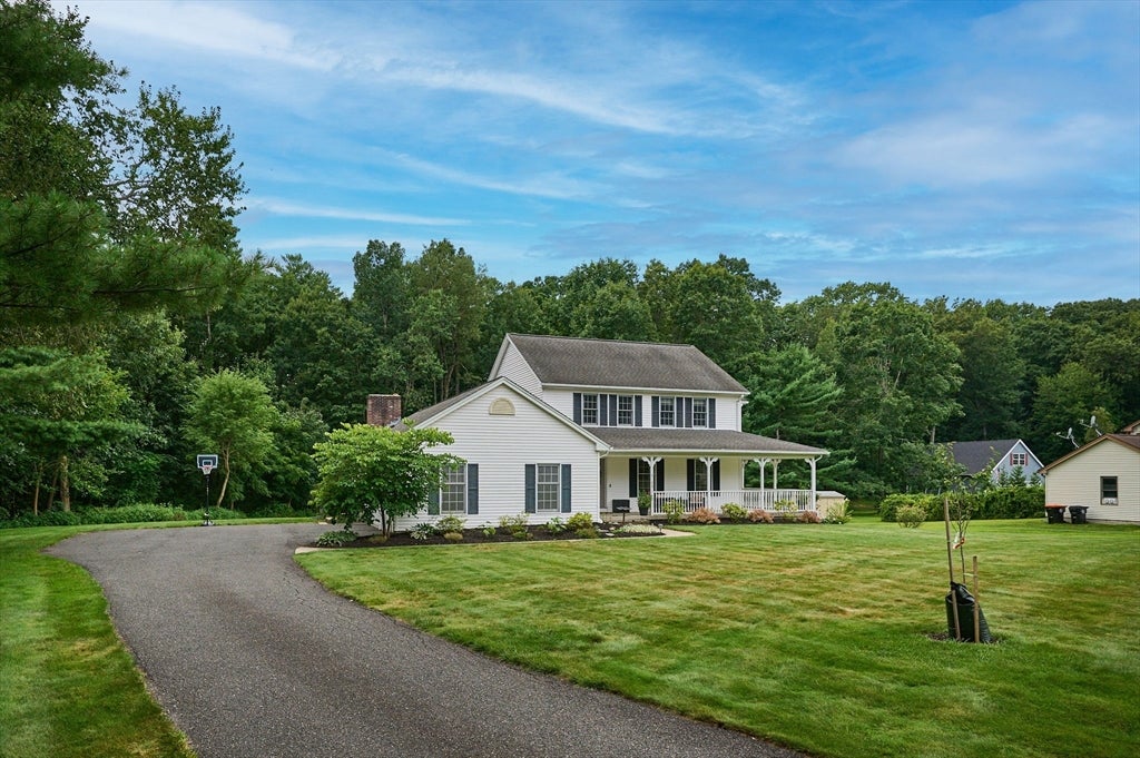 Photo of 20 Carriage Ln, South Hadley, MA
