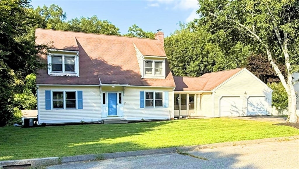 Photo of 14 Indian Ridge Dr, Leominster, MA