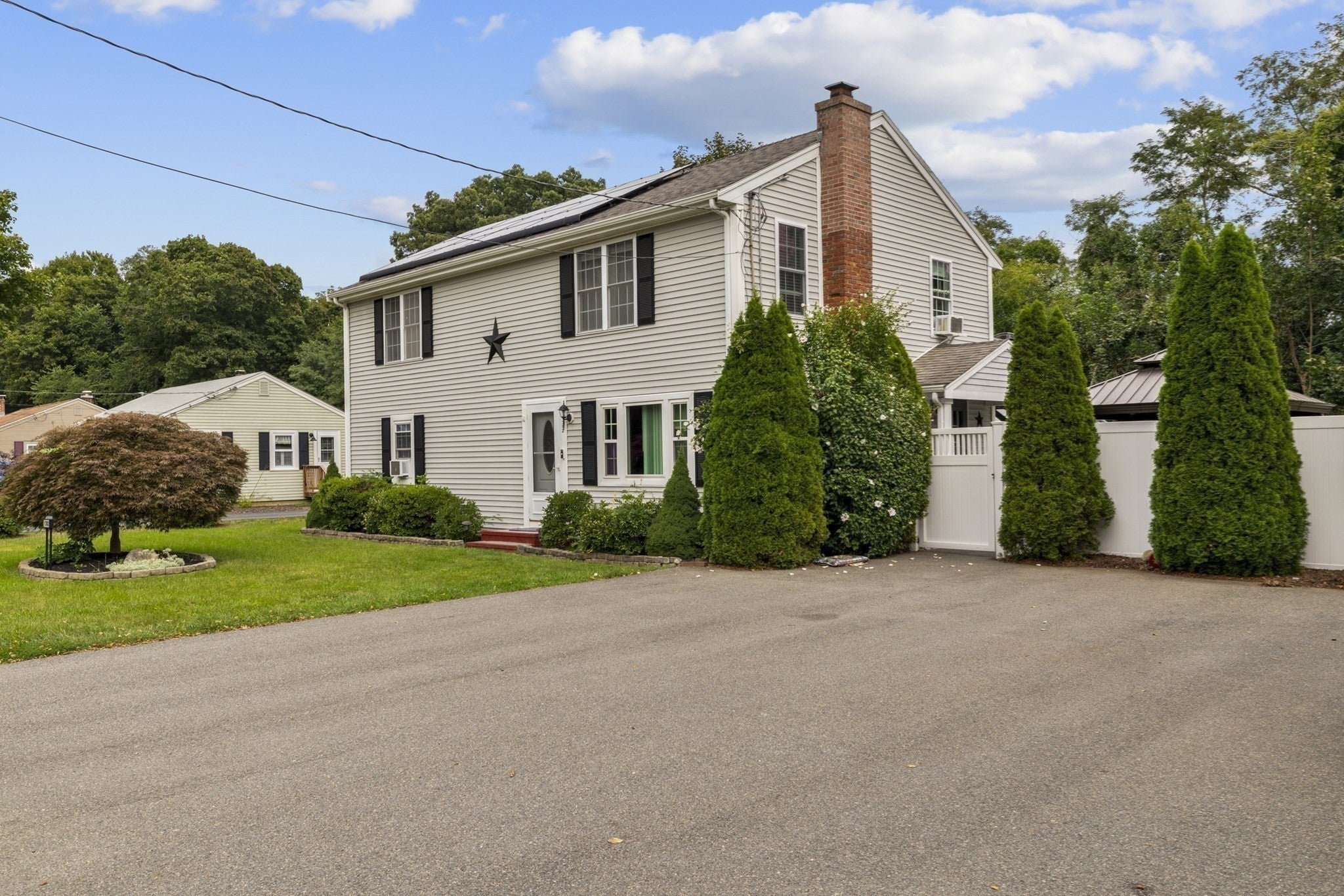 1392 Old Pleasant St