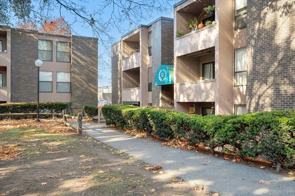 54 Shrewsbury Green Dr B