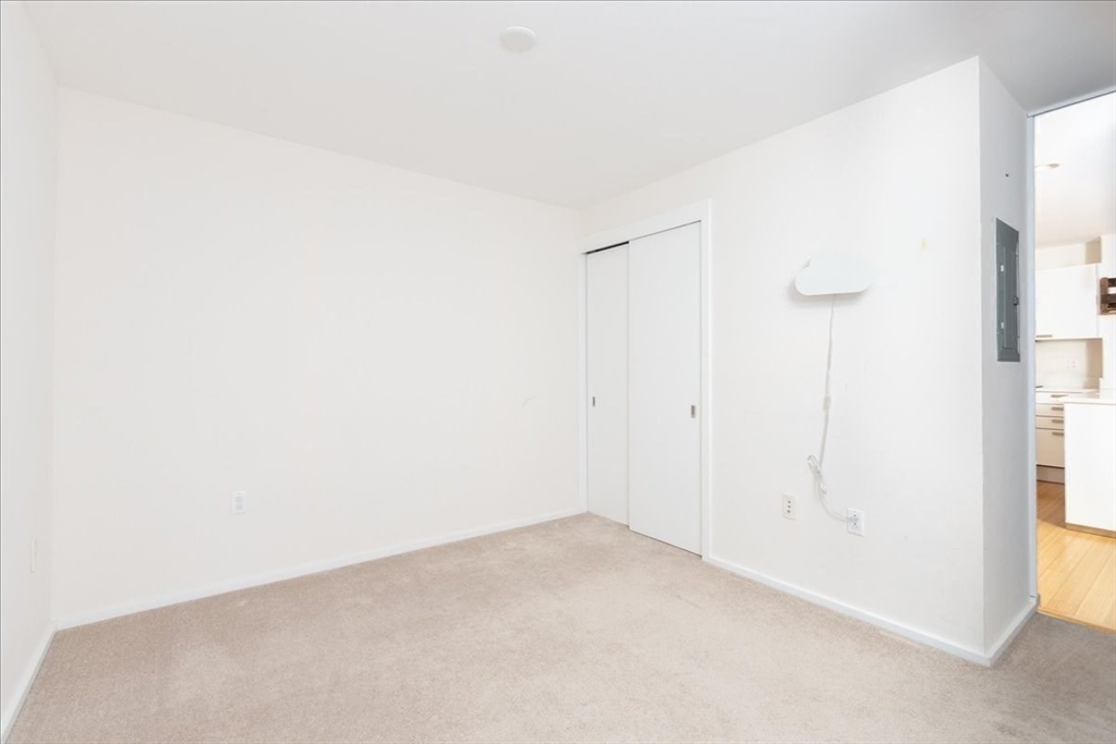 Cambridge, Massachusetts 02141, United States, 2 Bedrooms Bedrooms, ,1 BathroomBathrooms,Residential,Active,126885