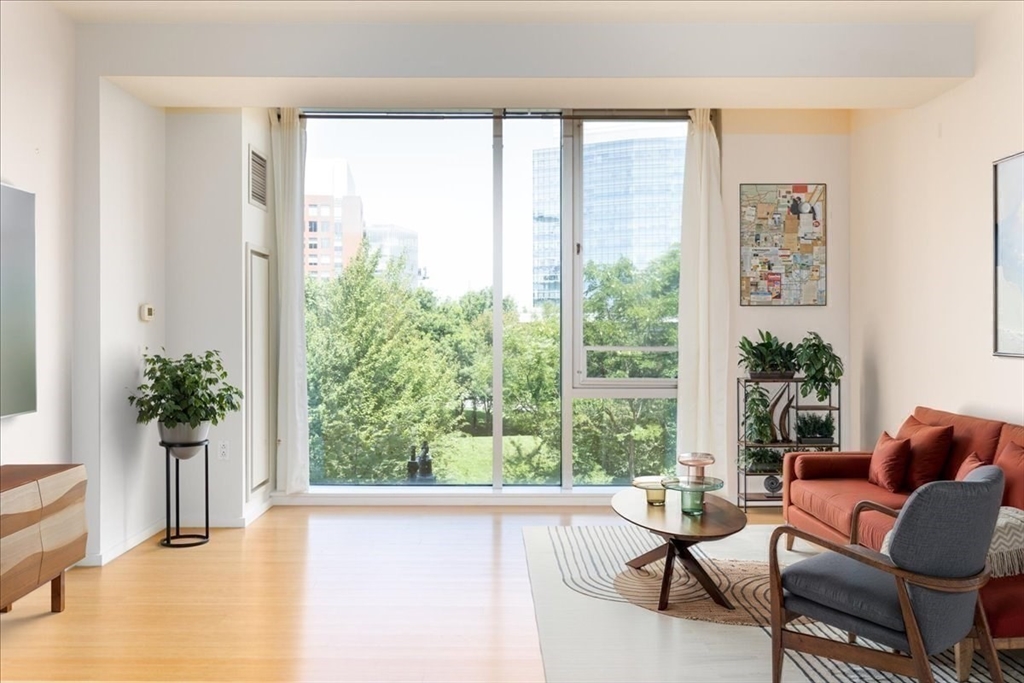 Cambridge, Massachusetts 02141, United States, 2 Bedrooms Bedrooms, ,1 BathroomBathrooms,Residential,Active,126885