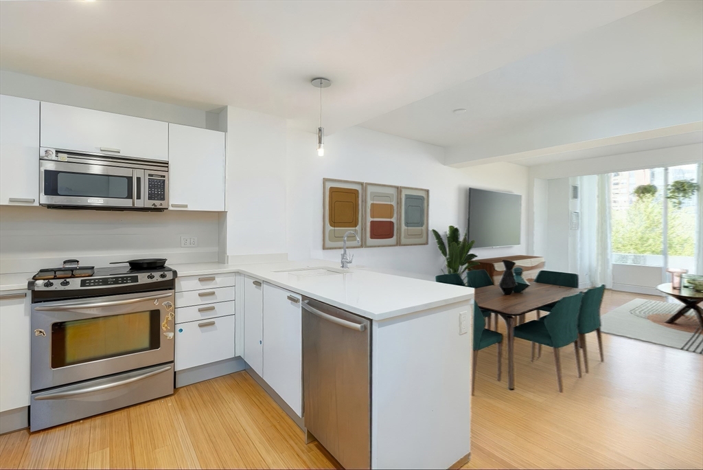 Cambridge, Massachusetts 02141, United States, 2 Bedrooms Bedrooms, ,1 BathroomBathrooms,Residential,Active,126885