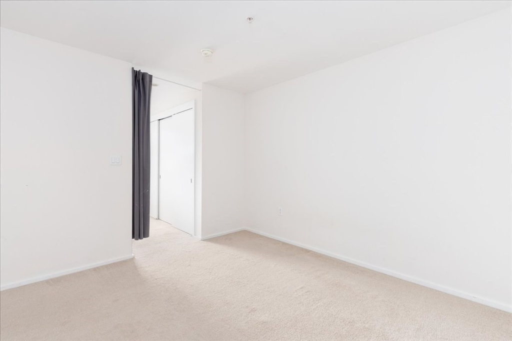 Cambridge, Massachusetts 02141, United States, 2 Bedrooms Bedrooms, ,1 BathroomBathrooms,Residential,Active,126885