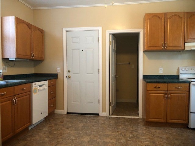 26 Jerome Pl, Leominster, MA, 26 Jerome Pl, Leominster, MA Photo #3