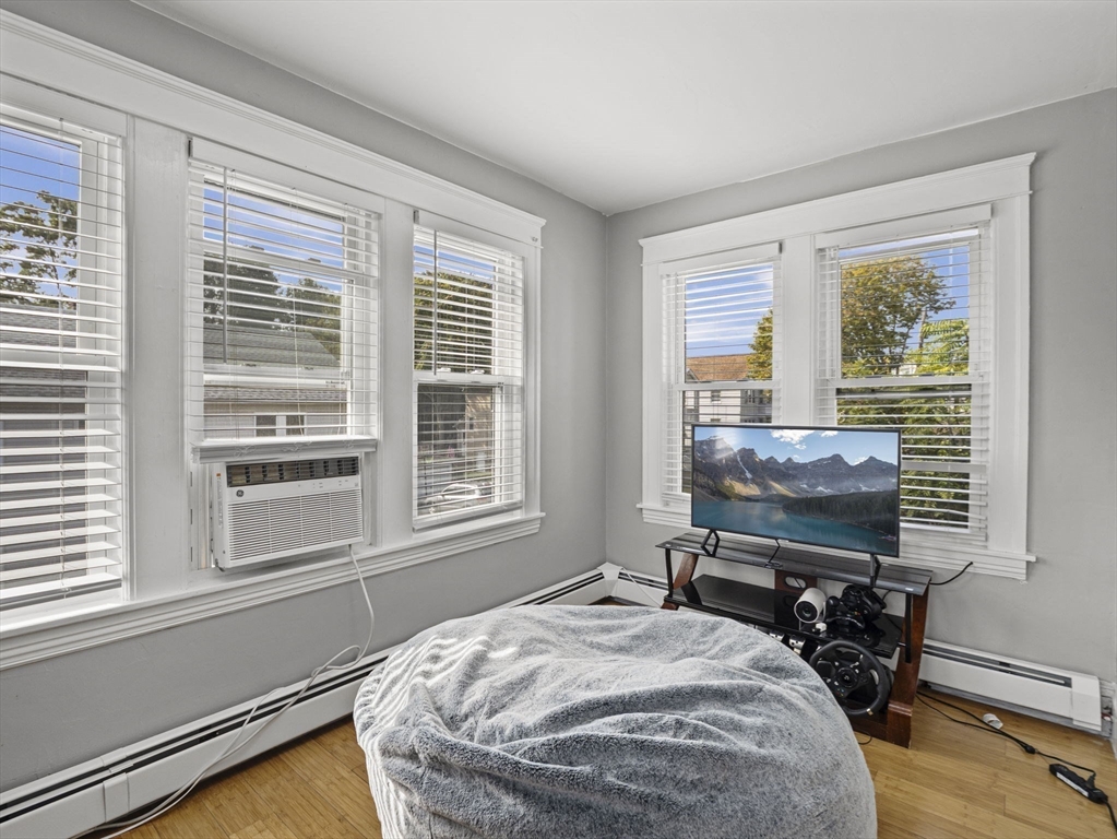 Worcester, Massachusetts 01607, United States, 4 Bedrooms Bedrooms, ,2 BathroomsBathrooms,Residential,Active,220866