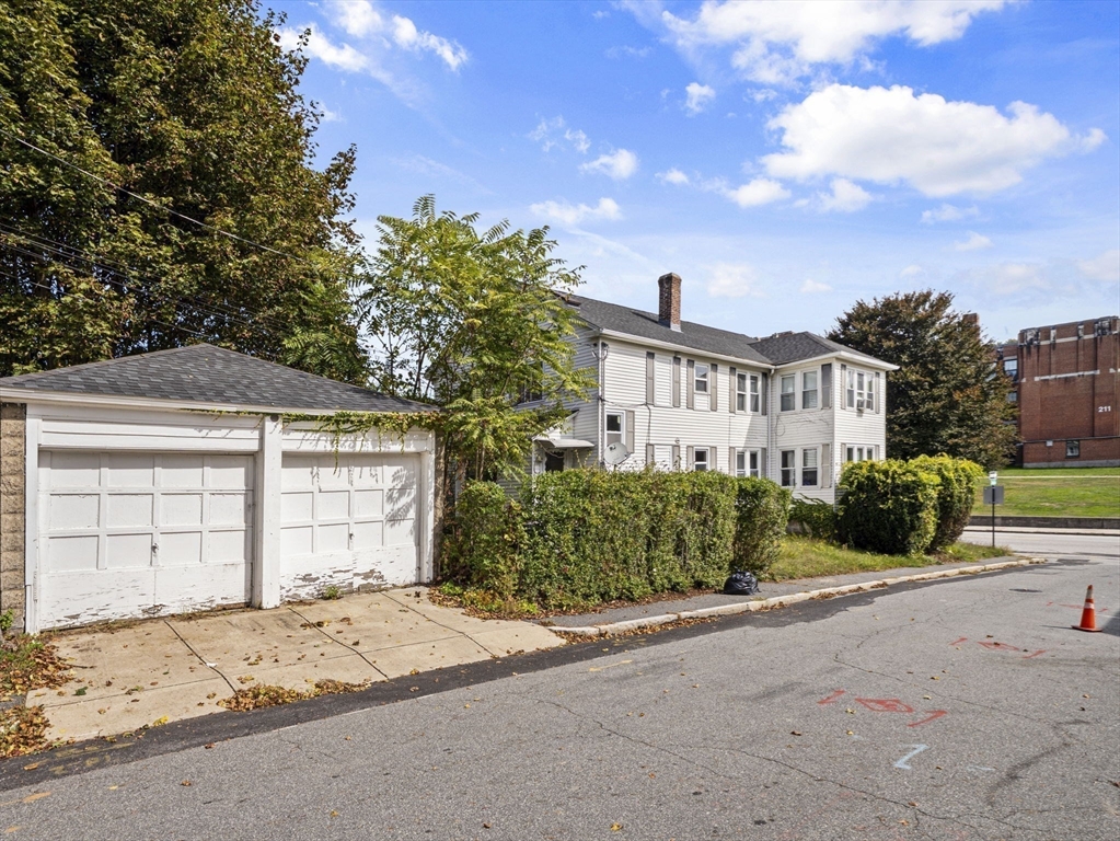 Worcester, Massachusetts 01607, United States, 4 Bedrooms Bedrooms, ,2 BathroomsBathrooms,Residential,Active,220866