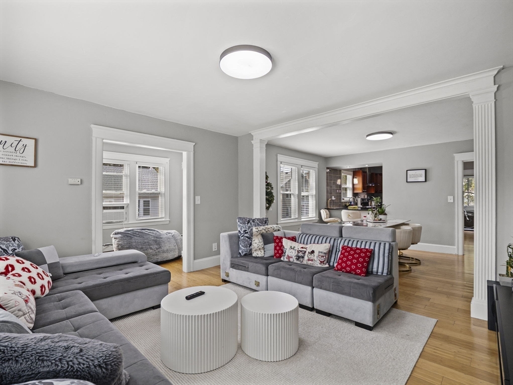 Worcester, Massachusetts 01607, United States, 4 Bedrooms Bedrooms, ,2 BathroomsBathrooms,Residential,Active,220866