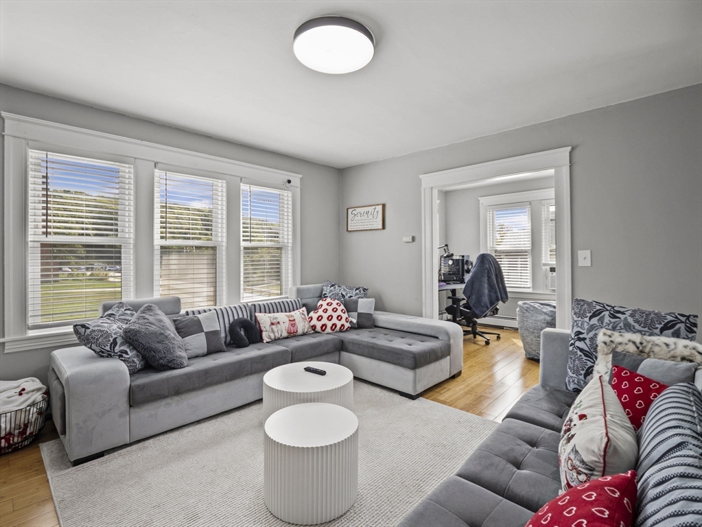 Worcester, Massachusetts 01607, United States, 4 Bedrooms Bedrooms, ,2 BathroomsBathrooms,Residential,Active,220866