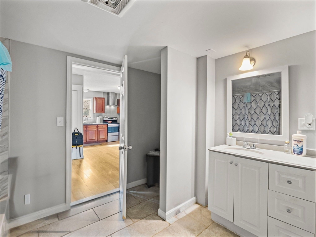 Worcester, Massachusetts 01607, United States, 4 Bedrooms Bedrooms, ,2 BathroomsBathrooms,Residential,Active,220866