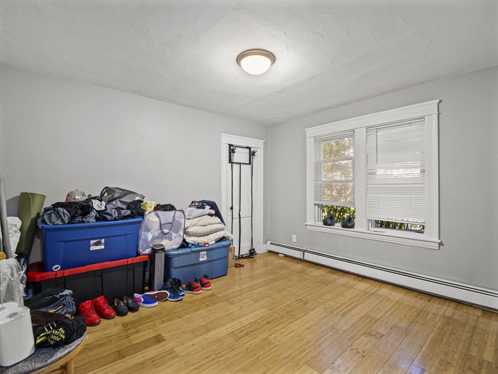 Worcester, Massachusetts 01607, United States, 4 Bedrooms Bedrooms, ,2 BathroomsBathrooms,Residential,Active,220866