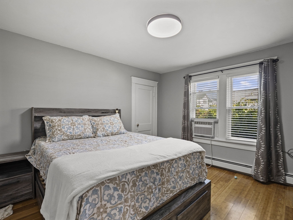 Worcester, Massachusetts 01607, United States, 4 Bedrooms Bedrooms, ,2 BathroomsBathrooms,Residential,Active,220866