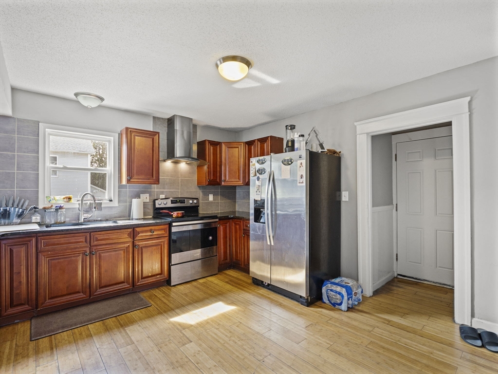 Worcester, Massachusetts 01607, United States, 4 Bedrooms Bedrooms, ,2 BathroomsBathrooms,Residential,Active,220866