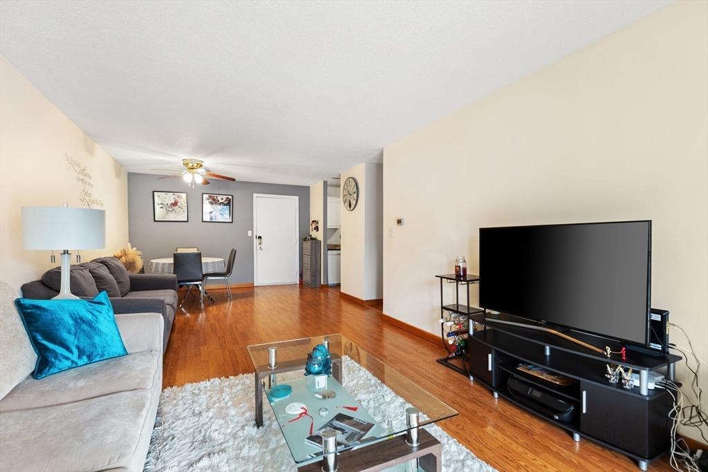 1 Greenbriar Dr 304
