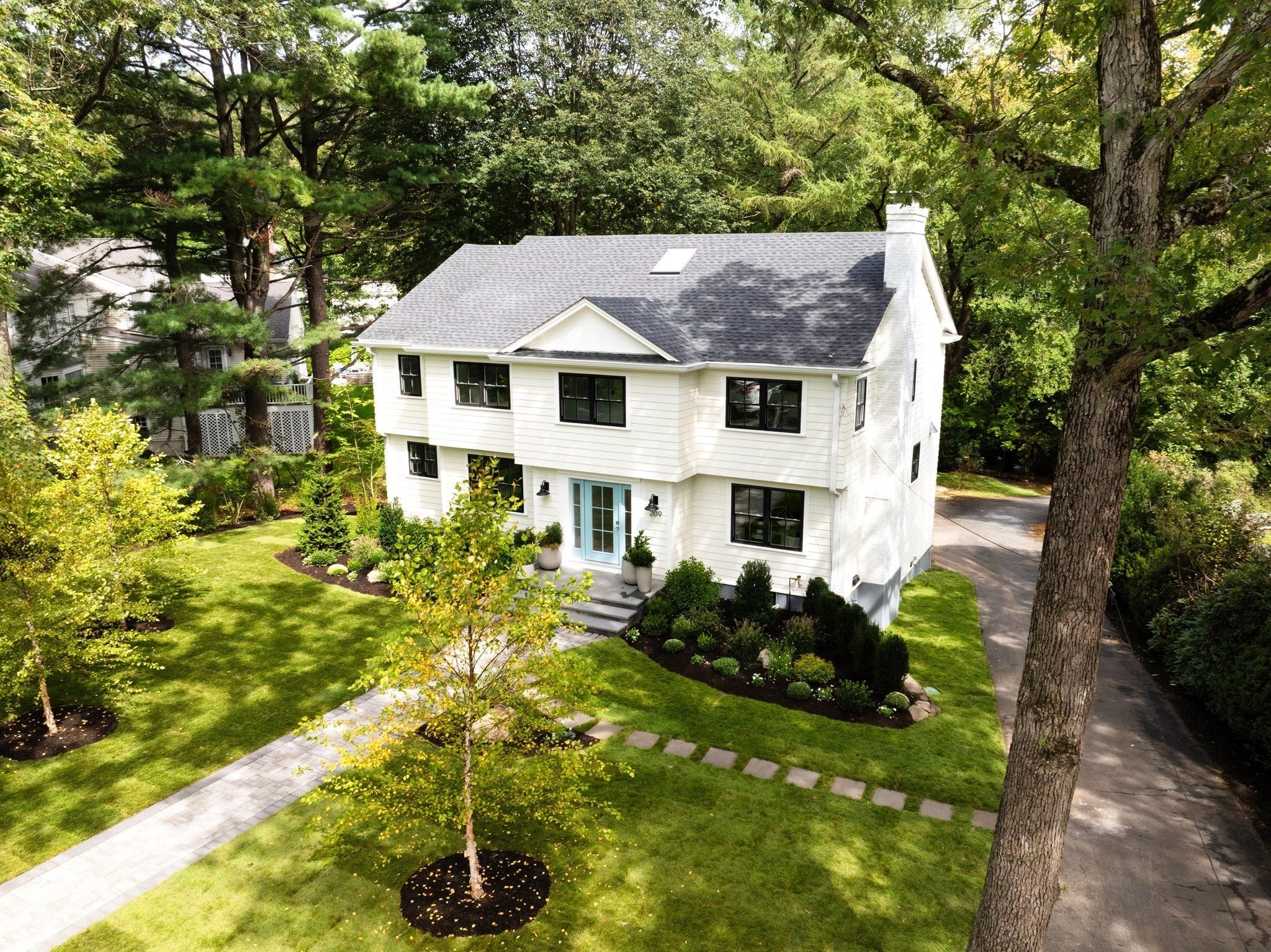 209 Bristol Rd, Wellesley MA 02481