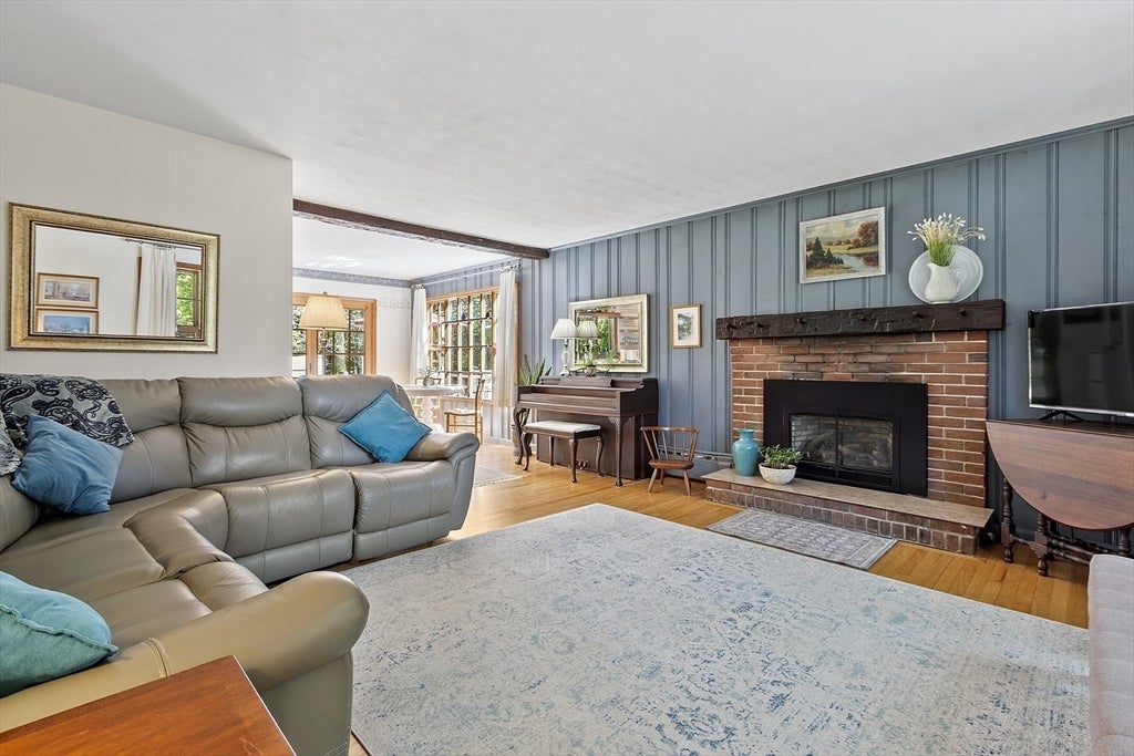 25 Old Coach Rd