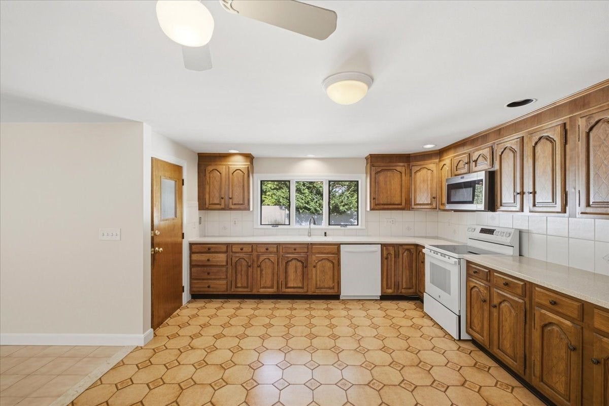 19 Madison Avenue #19, Newton, MA, 19 Madison Avenue #19, Newton, MA Photo #11