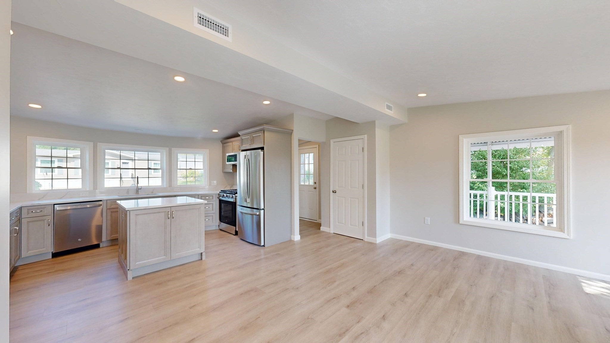 6 Emerald Pl