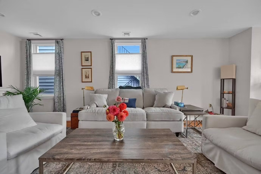 28 Monument St 2
