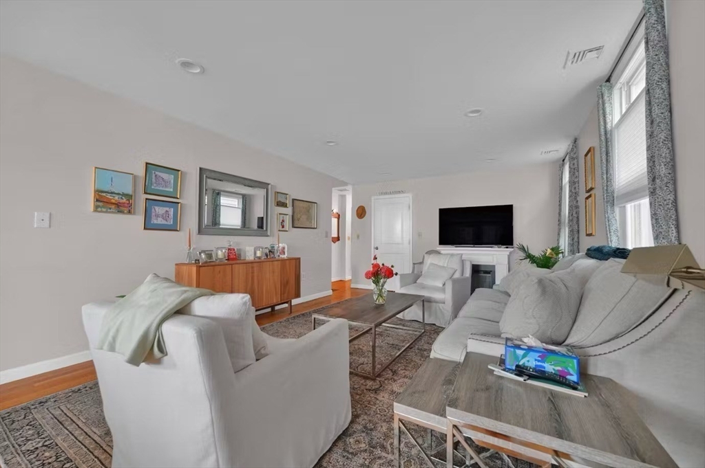 28 Monument St 2