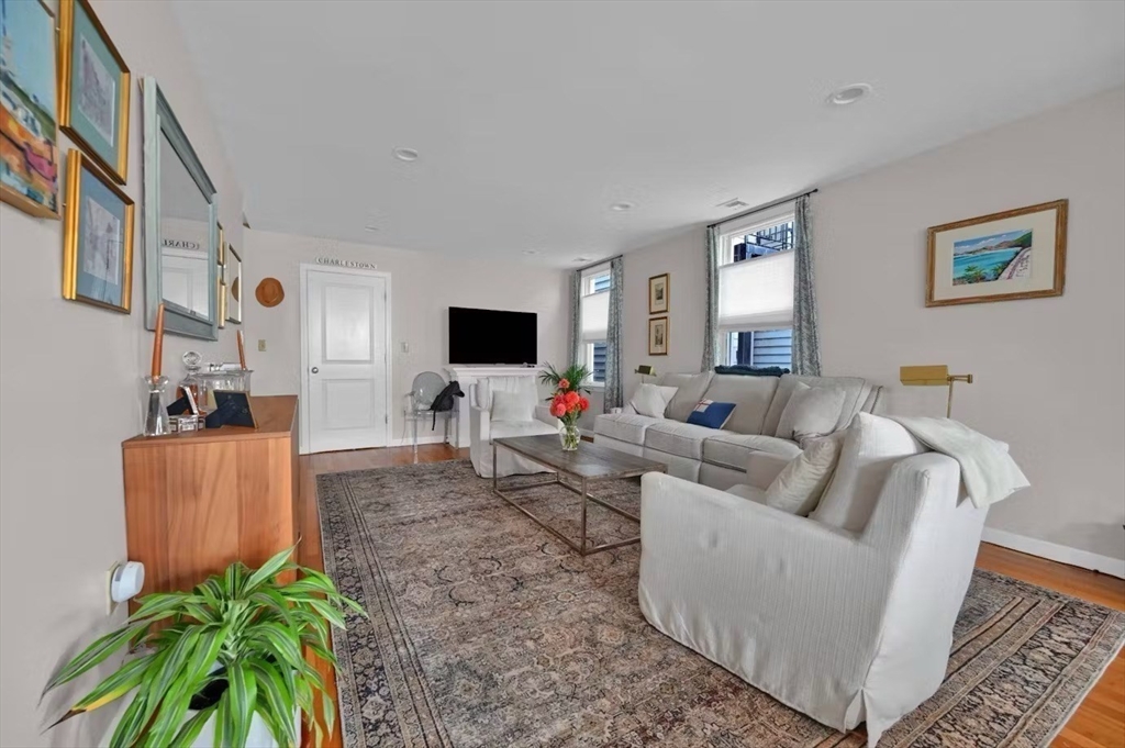 28 Monument St 2