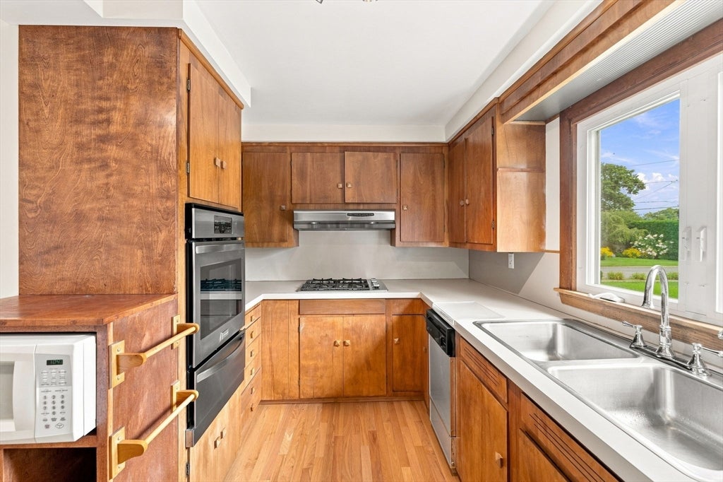 74 Isabella Ave, Providence, RI Photo #8
